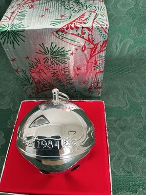 Vintage 1984 Wallace Silversmiths Collectible Christmas Sleigh Bell ornament EUC